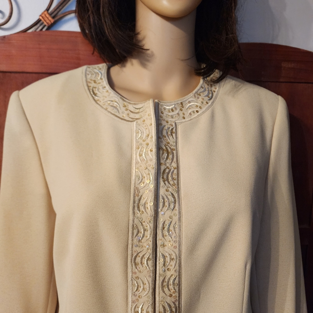 Women's Skirt Suit - Picture 7 of 14